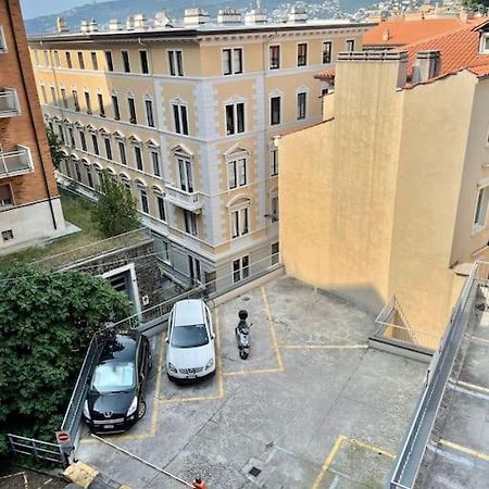 Leia Home W/Private Parking In Old Town Triest Exterior foto
