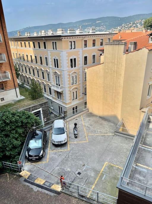 Leia Home W/Private Parking In Old Town Triest Exterior foto
